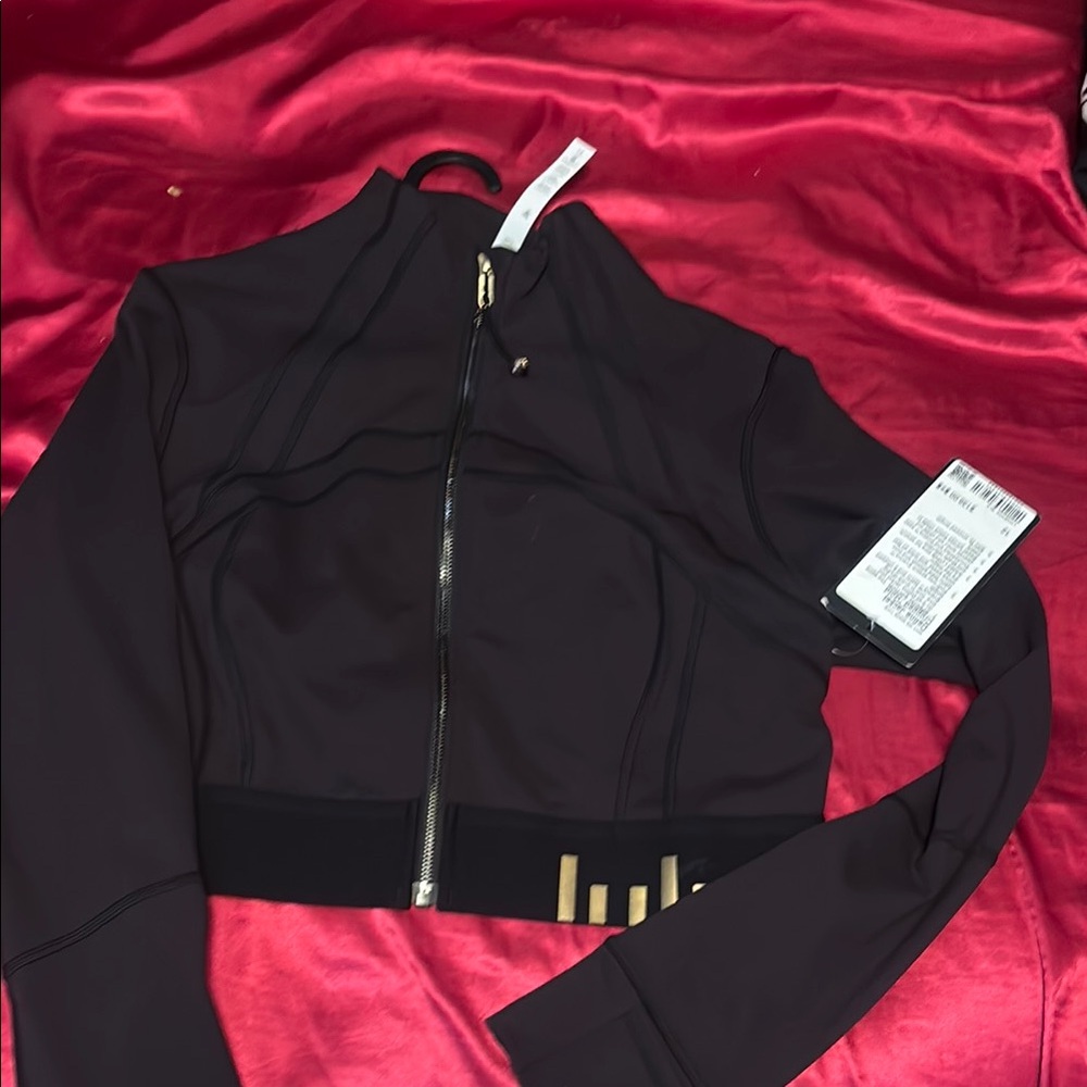 Lulu lemon cropped define jacket LIMITED EDITION! size 12